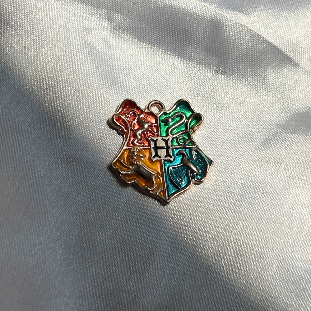 Hogwarts Crest Phone Charm - The Harry Potter Collection