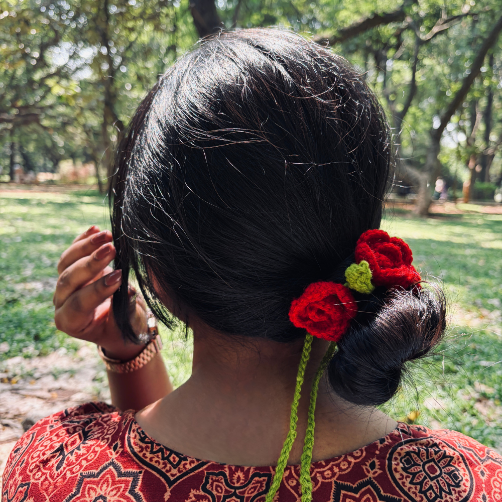 GULAABI (ಗುಲಾಬಿ / गुलाबी) - Rose Crochet Gajra