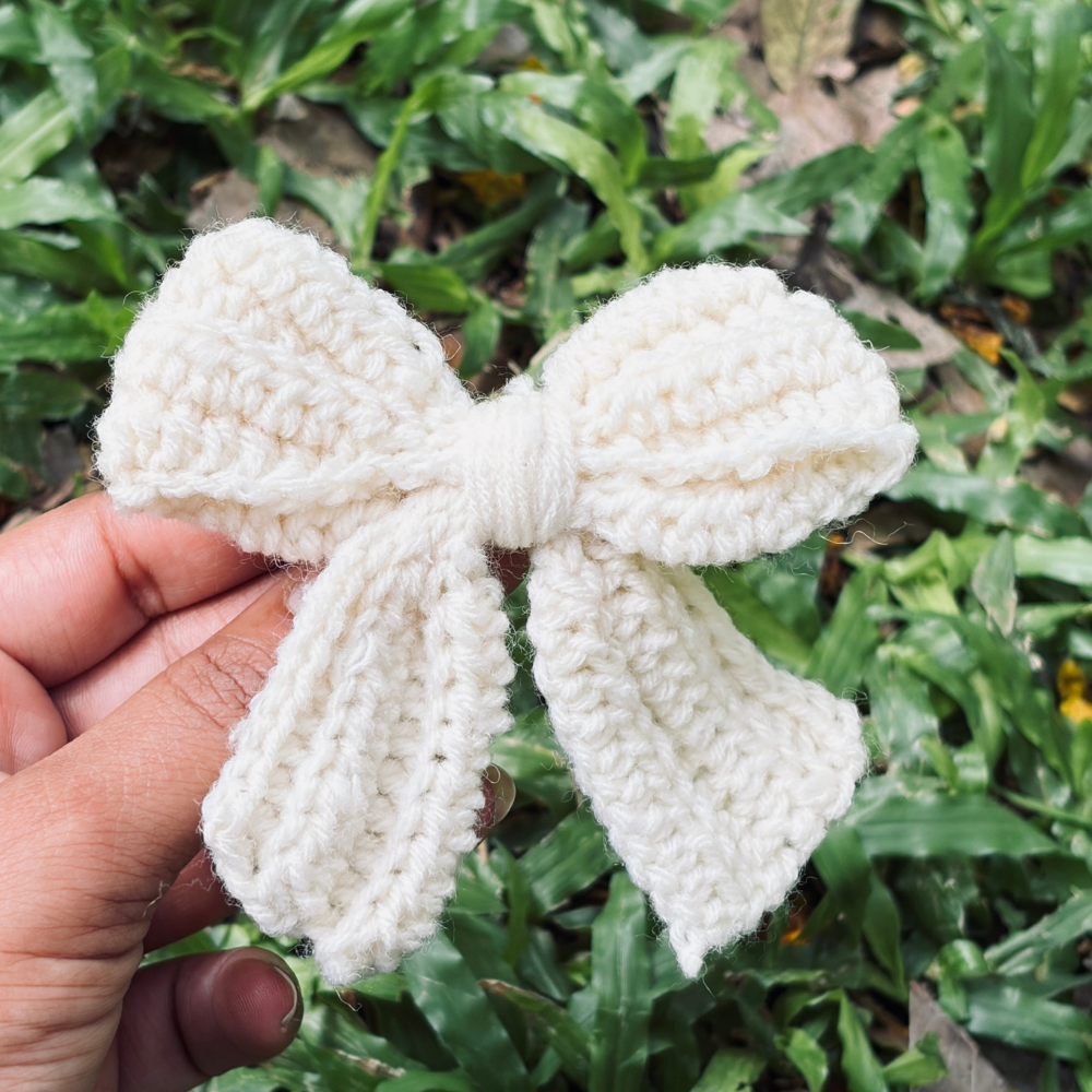 Bow Crochet Clip - White