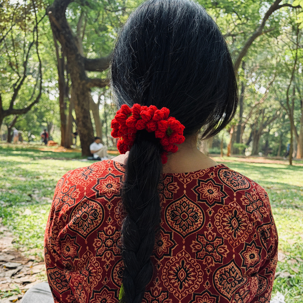 KOMALA  (ಕೋಮಲ / कोमल) - Red Crochet Gajra