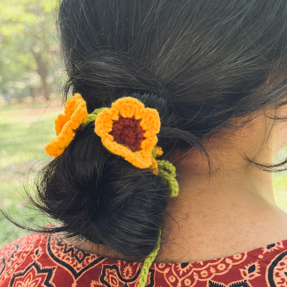 SURYAKANTI  (ಸೂರ್ಯಕಾಂತಿ / सूर्यकांति) - Sunflower Crochet Gajra