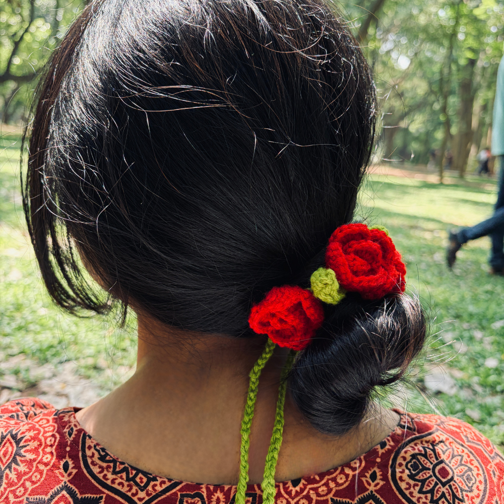 GULAABI  (ಗುಲಾಬಿ / गुलाबी) - Rose Crochet Gajra