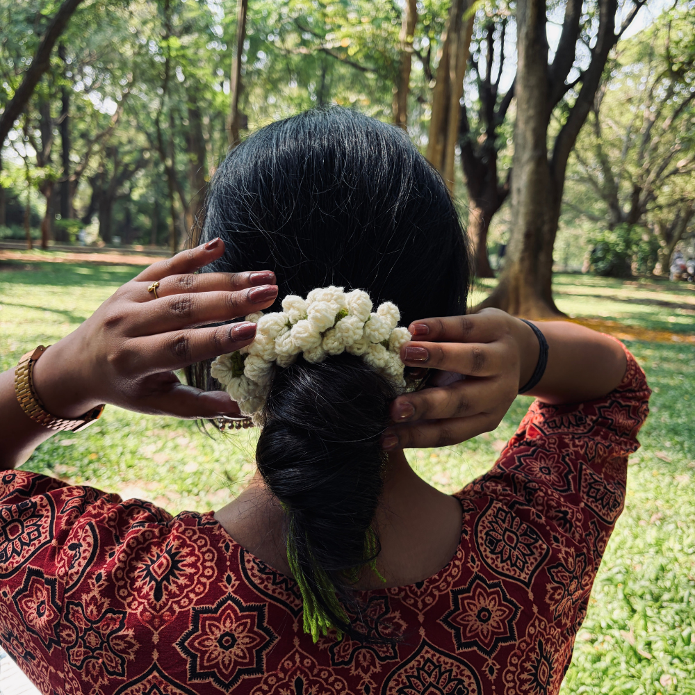 MALLIKA (ಮಲ್ಲಿಕಾ / मल्लिका) - White Crochet Gajra