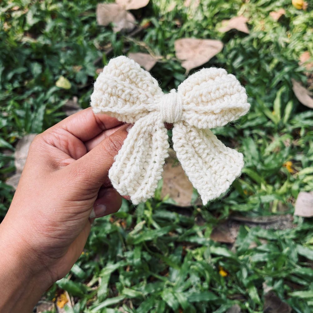 Bow Crochet Clip - White
