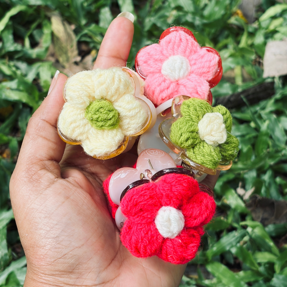 Crochet Flower Claw Clip - Bright Pink