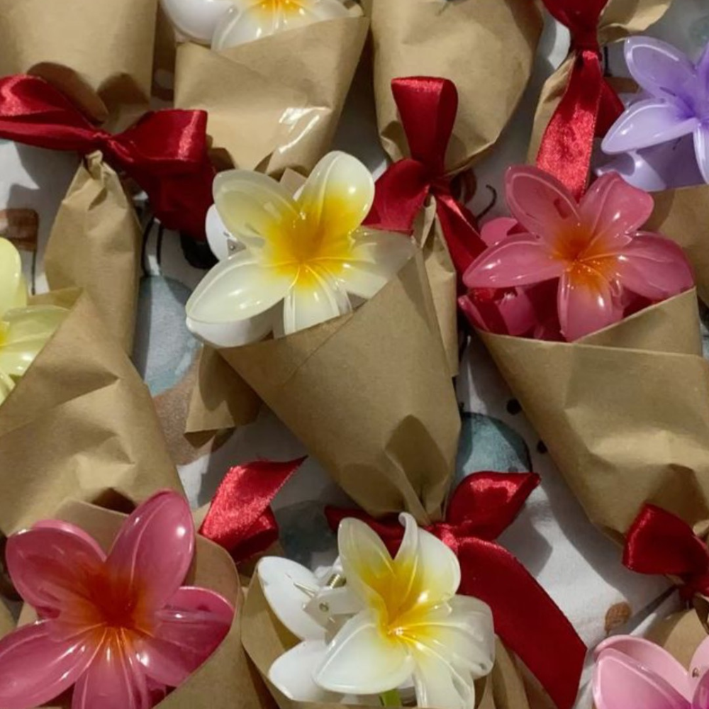 Single Medium Flower Claw Clip Bouquet